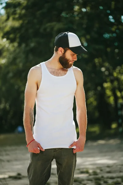 Weißes Blanko-T-Shirt mit Platz für Ihr Logo — Stockfoto