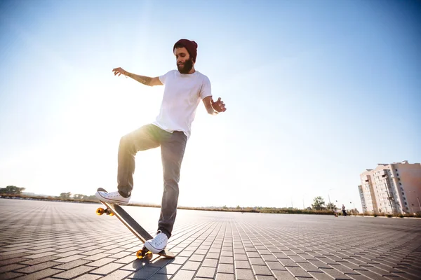 Skateboarder en un skate — Foto de Stock