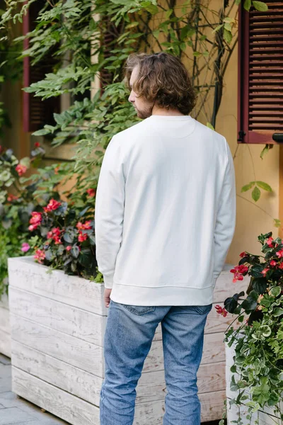 Hombre Con Sudadera Blanca Sudadera Con Capucha Para Maquetas Diseños — Foto de Stock