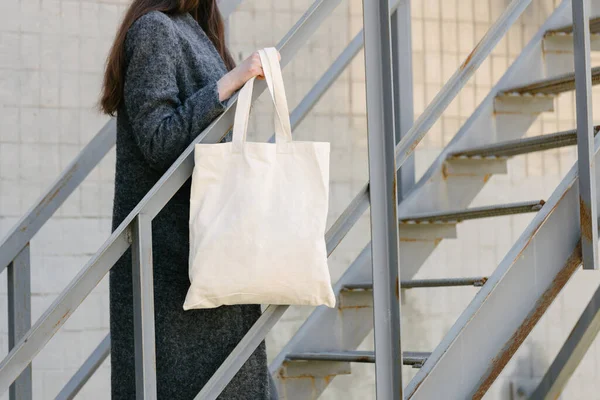Woman Holding White Textile Tote Eco Bag Urban Area Ecology — Stock Photo, Image