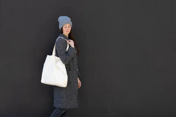 Donna Possesso Tessuto Bianco Tote Eco Bag Zona Urbana Ecologia — Foto Stock