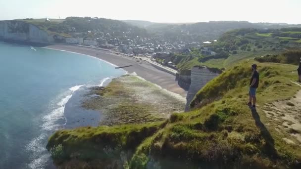 Etretat Frankreich Luftaufnahme Der Wunderschönen Küste Und Alabasterfelsenbucht Mit Küste — Stockvideo