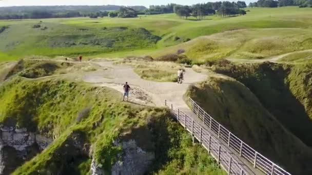 Etretat Frankreich Luftaufnahme Der Wunderschönen Küste Und Alabasterfelsenbucht Mit Küste — Stockvideo