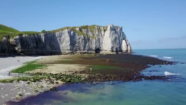 Etretat Frankreich Luftaufnahme Der Wunderschönen Küste Und Alabasterfelsenbucht Mit Küste — Stockvideo