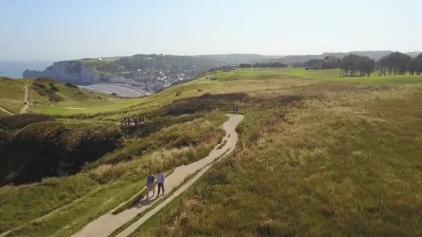 Etretat Frankreich Luftaufnahme Der Wunderschönen Küste Und Alabasterfelsenbucht Mit Küste — Stockvideo