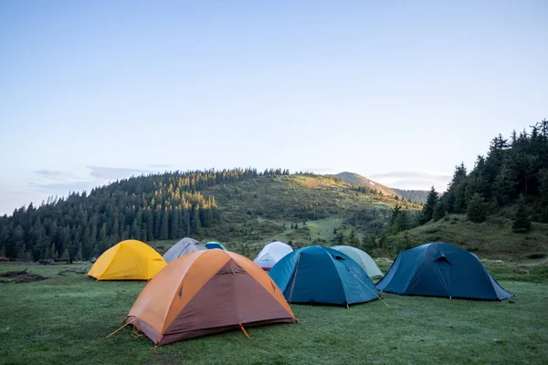 Wanderzelte Den Bergen Stehen Freien Bunte Trekking Zelte — Stockfoto