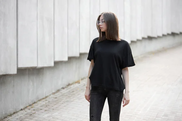 Woman Girl Wearing Black Blank Cotton Shirt Space Your Logo — Stock Photo, Image