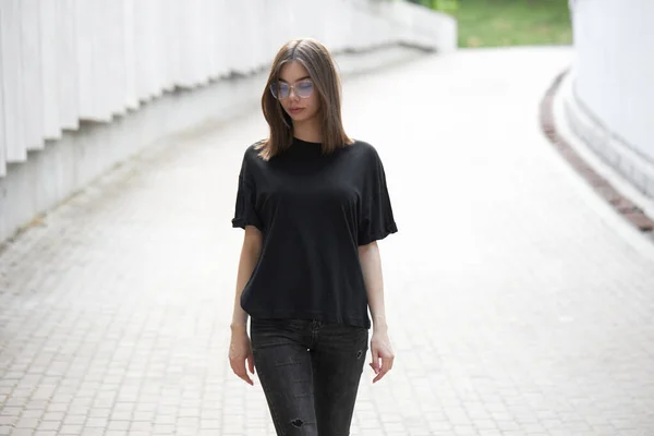 Mulher Menina Vestindo Shirt Algodão Branco Preto Com Espaço Para — Fotografia de Stock