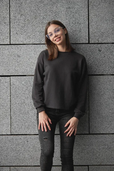 Woman Wearing Black Sweatshirt Hoodie Mock Logo Designs Design Prints — Stockfoto