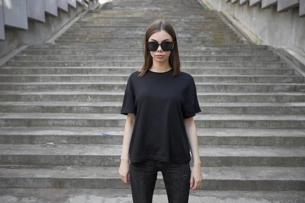 Woman Girl Wearing Black Blank Cotton Shirt Space Your Logo — Stock Photo, Image