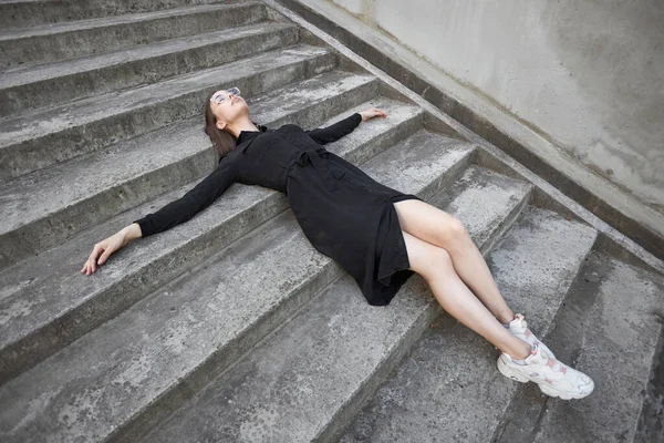 Sexy Brunette Woman Make Wearing Black Modern Trendy Dress Lying — Zdjęcie stockowe