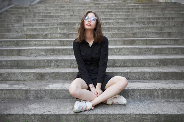 Woman Black Dress Sitting Cement Stairs Summer Urban City Area — Stockfoto