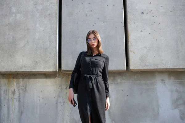 Business Woman Portrait City Streets Sunset Sexy Brunette Wearing Black — Stockfoto