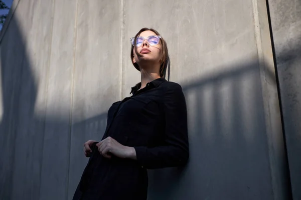 Fashion Headshot Sexy Brunette Woman Make Wearing Black Clothes Urban — Stockfoto