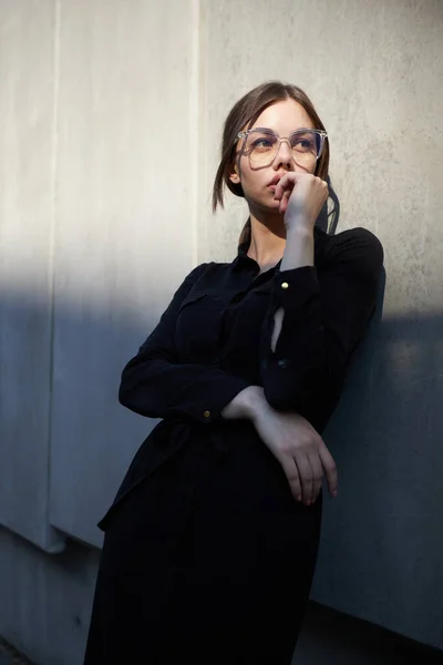 Fashion Headshot Sexy Brunette Woman Make Wearing Black Clothes Urban — Stockfoto