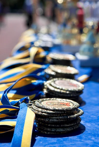 Medalj på bordet — Stockfoto