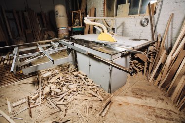 Ağaç işleme makinesi