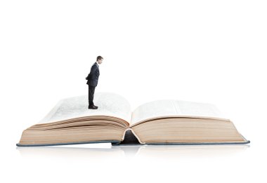 Açık kitap poz işadamı