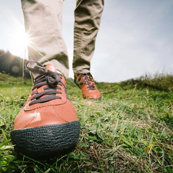 Piedi femminili a piedi — Foto Stock