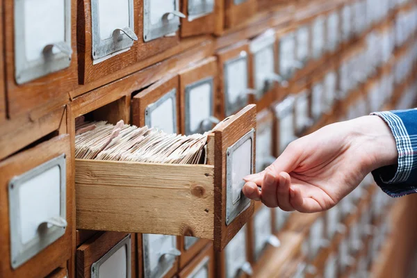 Male hand with file cabinet drawer — Stock Photo, Image