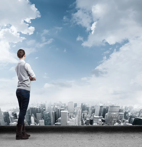 Businesswoman looking at city — Stock Photo, Image