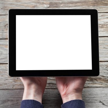 Tablet bilgisayar tutan eller