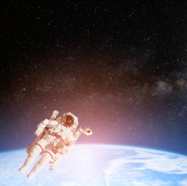 Uzayda astronot uzay adamı
