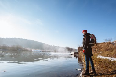 Kız yürüyüş doğa