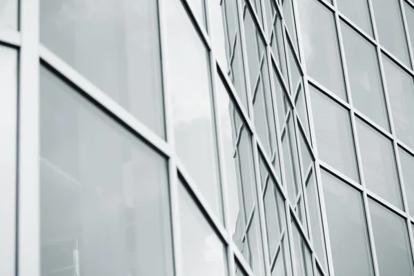 Široký úhel mrakodrap vyrobené ze skla vnější — Stock fotografie