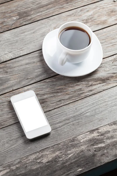 Slimme telefoon en koffie beker — Stockfoto