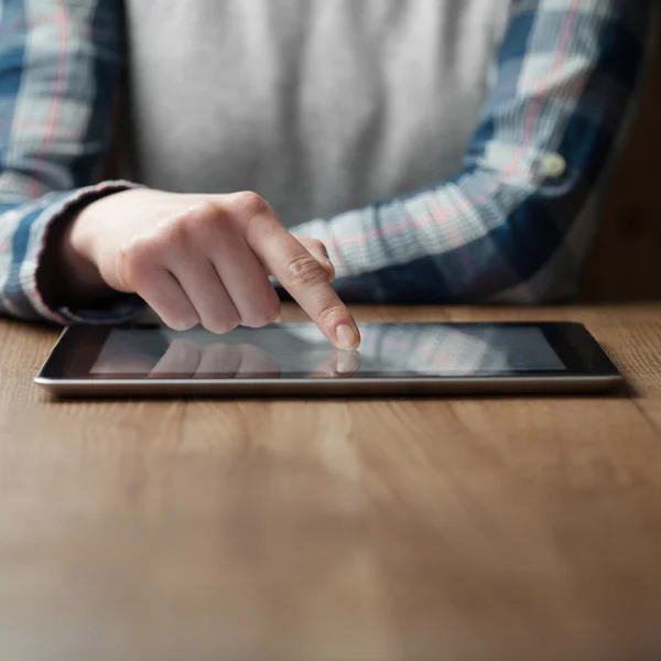 Woman hand presses on screen — Stock Photo, Image