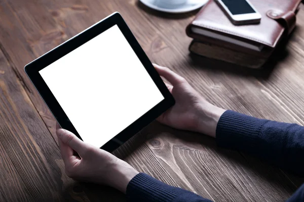 Mujer muestra la pantalla de la mesa digital —  Fotos de Stock