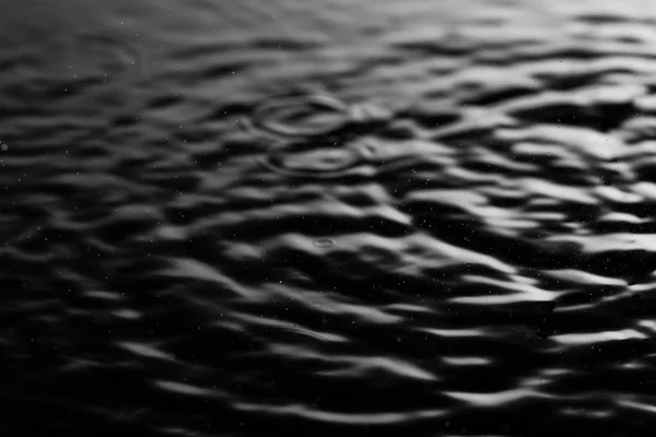 Salpicadura de agua sobre fondo negro. gota de agua —  Fotos de Stock