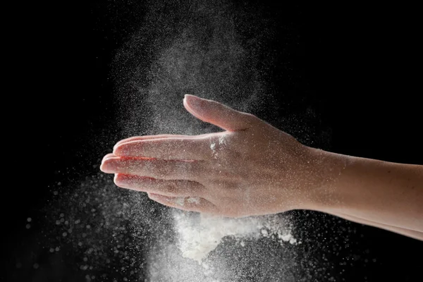 Kreide Magnesiumkarbonat Hände klatschende Frau — Stockfoto