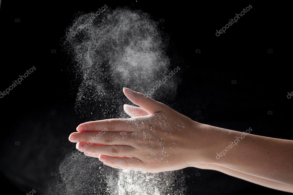 Woman coating her hands in powder chalk magnesium — Stock Photo