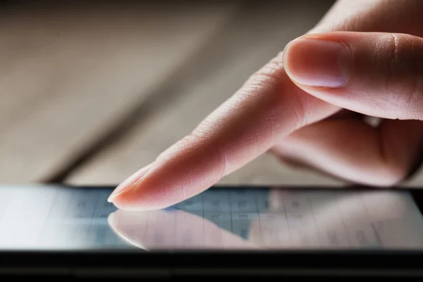 Mock up of smart phone and girl holding it over a wooden table — Stock Photo, Image