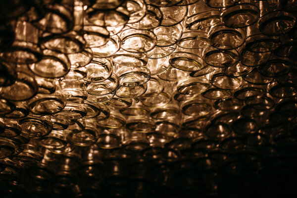 Пустые бутылки вина
