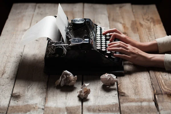 Hands writing on old typewriter over wooden table background — Stock Photo, Image