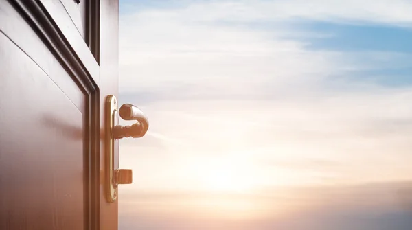 Room with open door — Stock Photo, Image