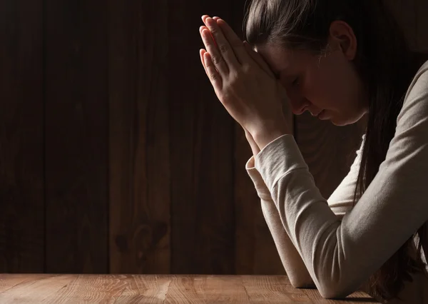 Portrait of a young woman praying — Stock Photo, Image