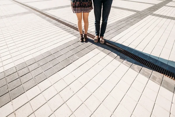 Ragazzo e una ragazza in piedi togather in amore — Foto Stock