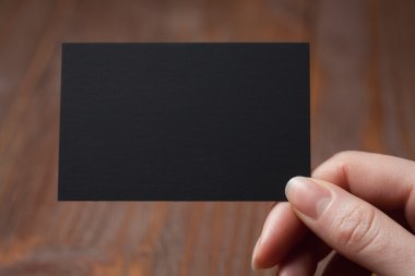 Boş bir iş veya ziyaret kart tutan el