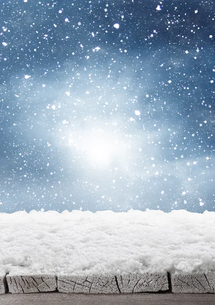 Placa de madeira com flocos de neve. Fundo de Natal — Fotografia de Stock
