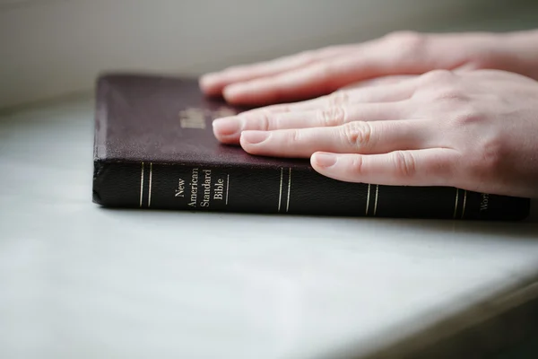 Woman hands over the bible — Stock Photo, Image