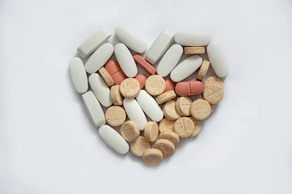 Çeşitli hastalıkların tedavisi için haplar ve vitaminler
