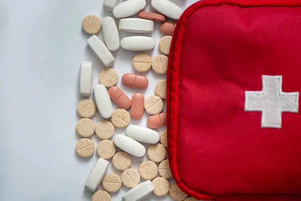 Çeşitli hastalıkların tedavisi için haplar ve vitaminler