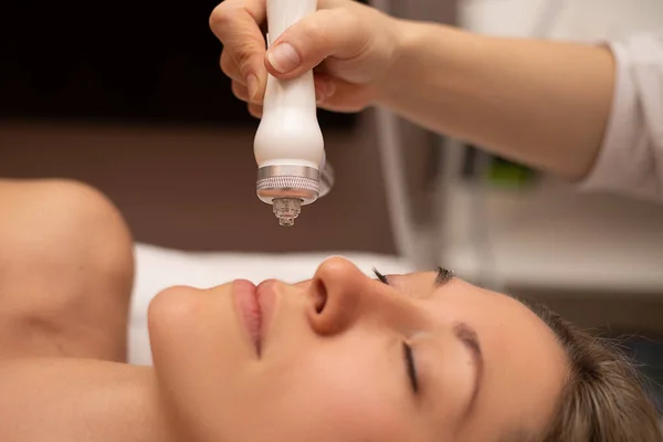 Close Woman Getting Facial Hydro Microdermabrasion Peeling Treatment Cosmetic Beauty — Stock Photo, Image