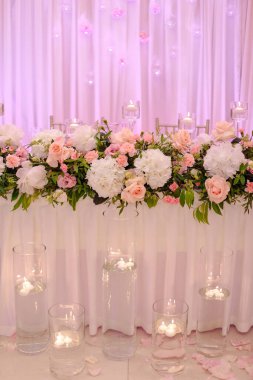 Pembe tonlu lüks düğün çiçekçisi. Düğün olayları kavramı. Hayattaki önemli olaylar. Kutlama ve kutlama. Tasarım ve güzellik. Yaşam biçimi.