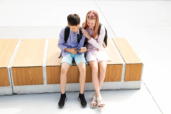 Schoolboy Schoolgirl Teenagers Laugh Have Fun Lessons Sitting Wooden Bench — 图库照片