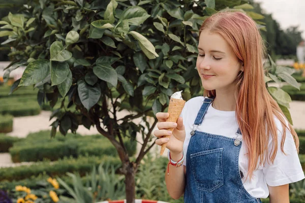 Teenager girl in denim dress eating Ice-creamin hot summer day — Stok Foto